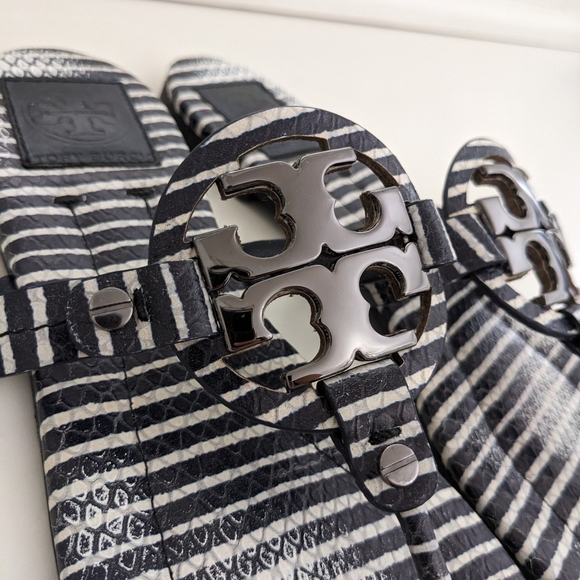 GUC! Tory Burch Miller Sandal In Navy Striped Snake Embossed Leather Size 8 - Picture 3 of 16